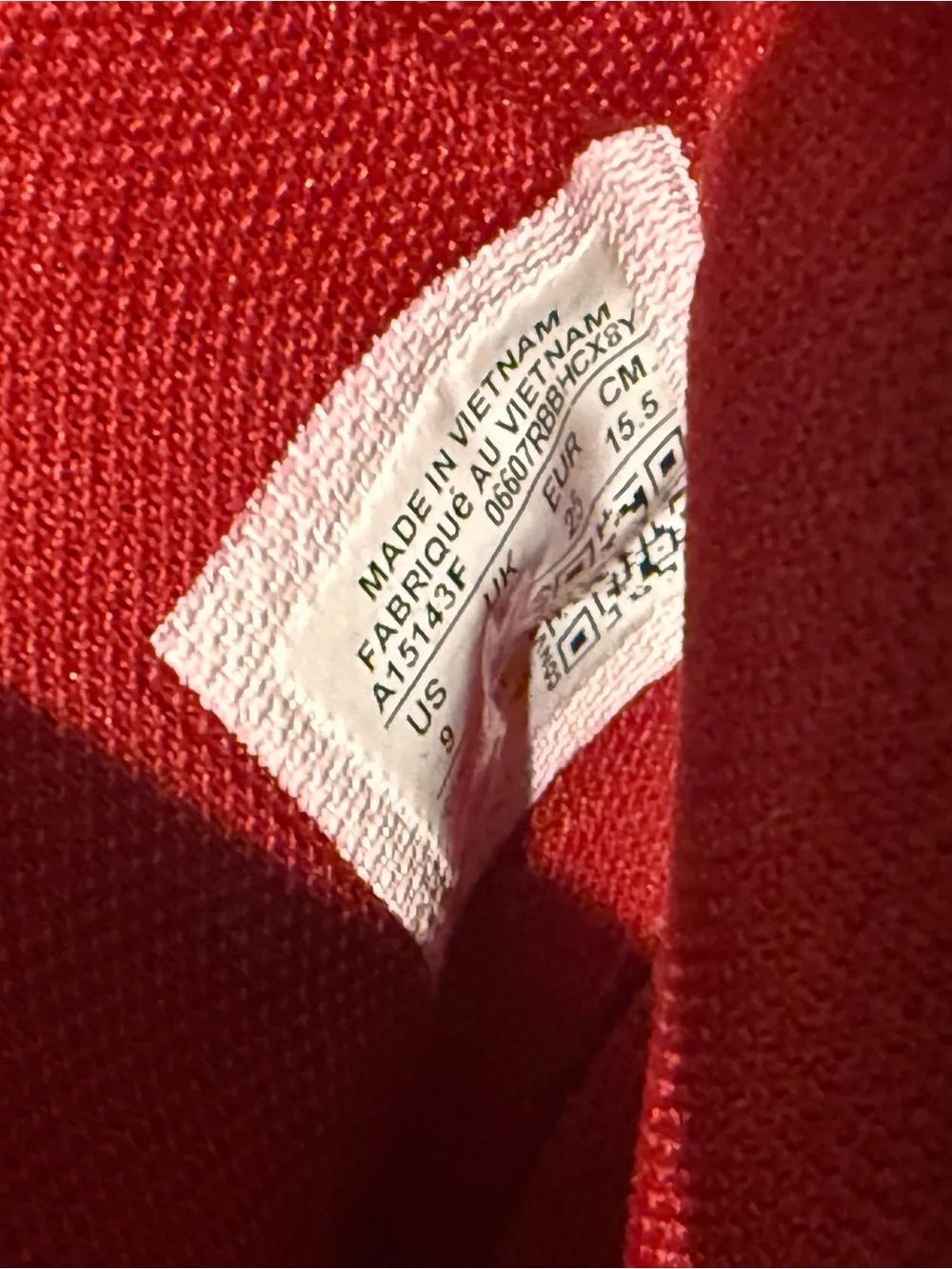 Converse bright red